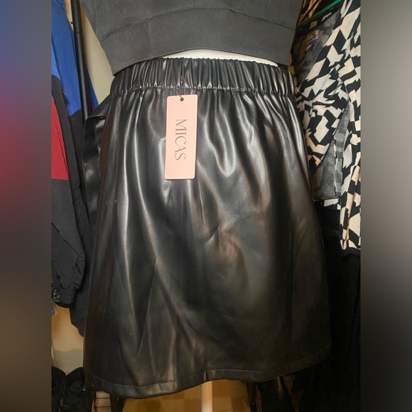 MICAS black faux leather wrap skirt. - Picture 2 of 3